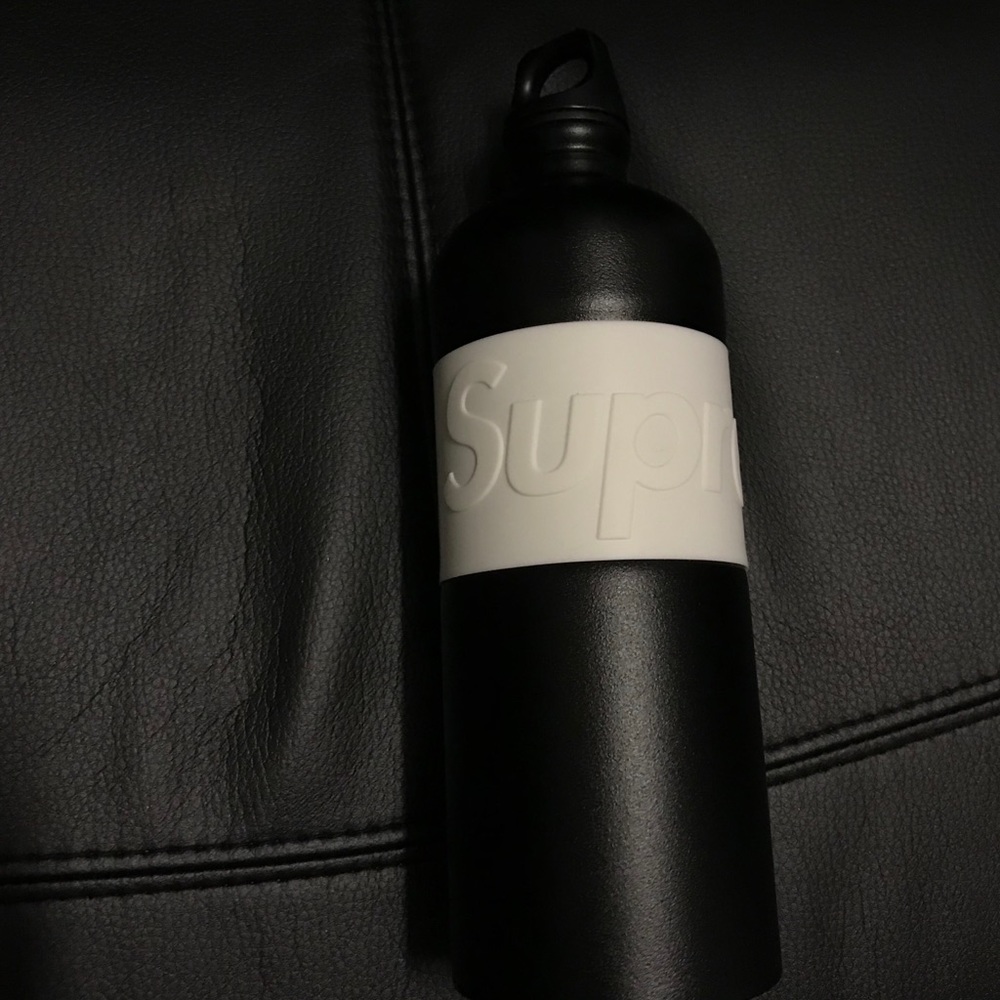 Supreme SIGG CYD 1L water bottle Black